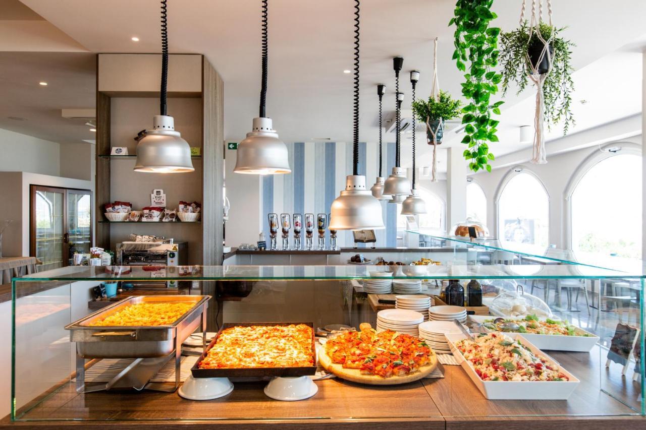 Hotel Alexandra - Beach Front - Healthy Xxl Breakfast & Brunch Until 12 30 - Parking Included Мизано-Адриатико Экстерьер фото