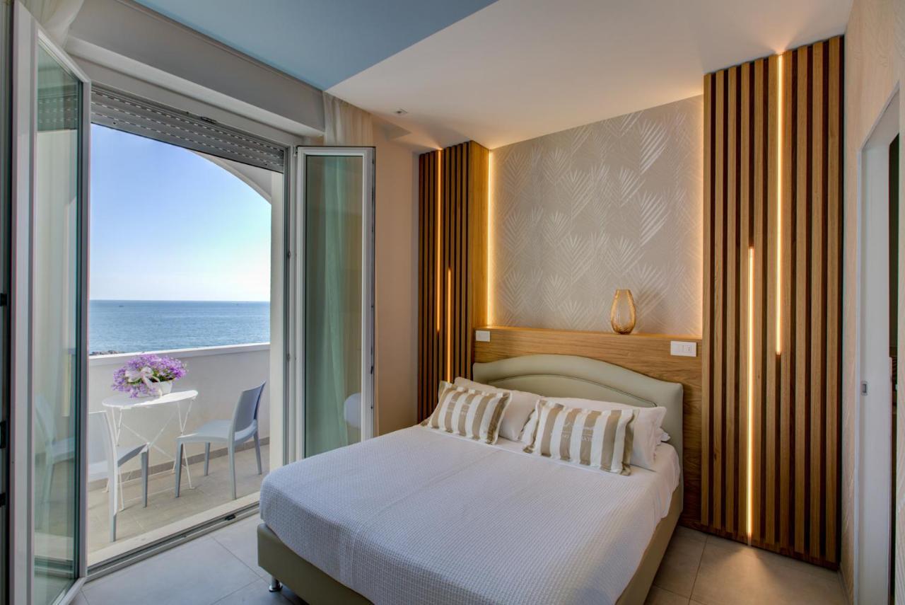 Hotel Alexandra - Beach Front - Healthy Xxl Breakfast & Brunch Until 12 30 - Parking Included Мизано-Адриатико Экстерьер фото