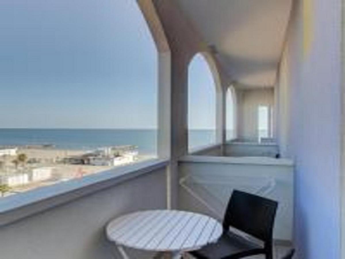 Hotel Alexandra - Beach Front - Healthy Xxl Breakfast & Brunch Until 12 30 - Parking Included Мизано-Адриатико Экстерьер фото