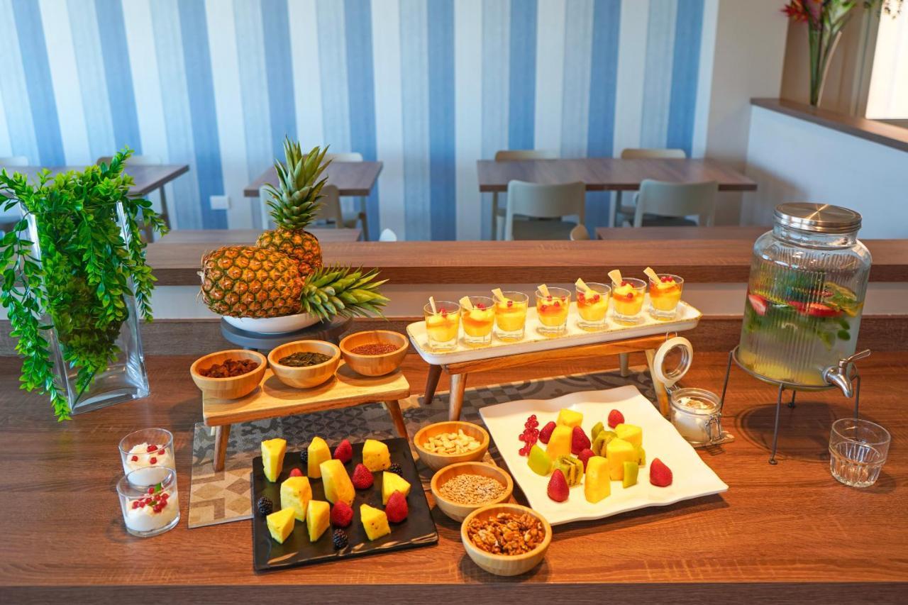 Hotel Alexandra - Beach Front - Healthy Xxl Breakfast & Brunch Until 12 30 - Parking Included Мизано-Адриатико Экстерьер фото