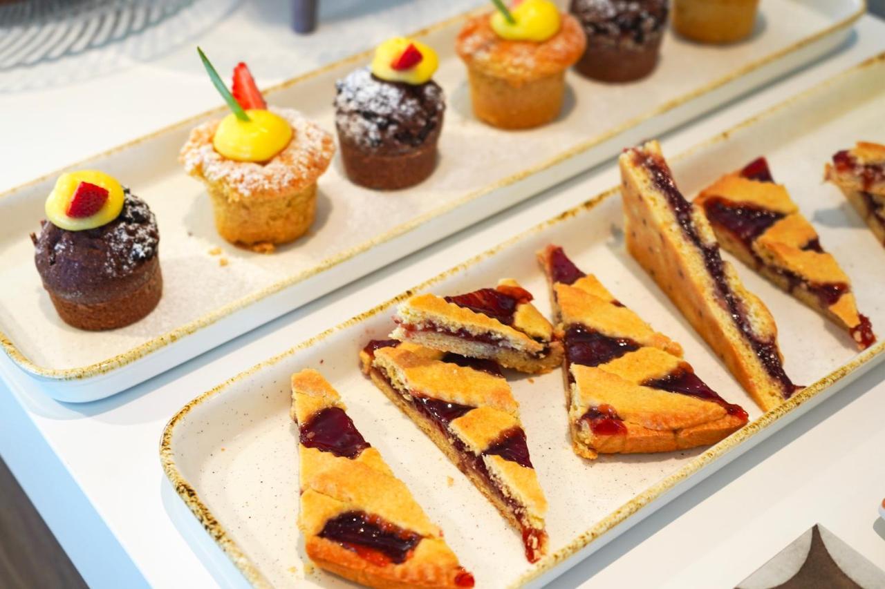 Hotel Alexandra - Beach Front - Healthy Xxl Breakfast & Brunch Until 12 30 - Parking Included Мизано-Адриатико Экстерьер фото