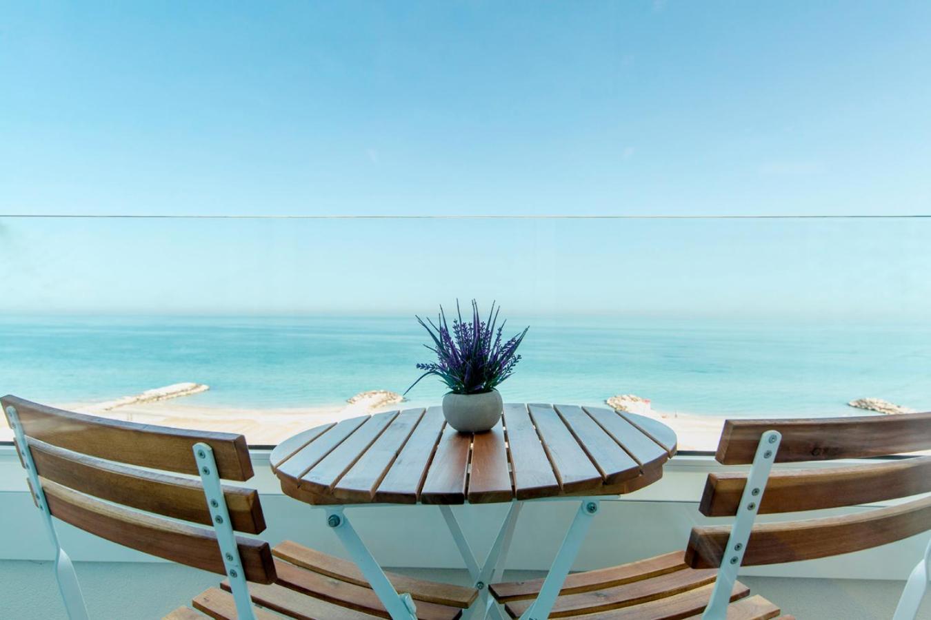 Hotel Alexandra - Beach Front - Healthy Xxl Breakfast & Brunch Until 12 30 - Parking Included Мизано-Адриатико Экстерьер фото